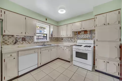 Kitchen - 36 S Highview Ave, Addison, IL 60101 photo 1 of 2
