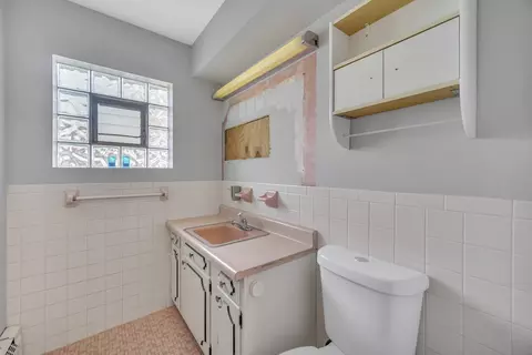 Bath - 36 S Highview Ave, Addison, IL 60101 photo 1 of 2