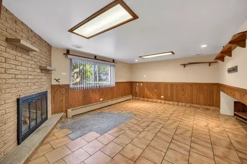 Living - 36 S Highview Ave, Addison, IL 60101 photo 4 of 5