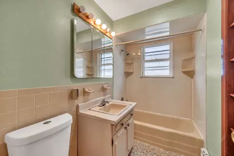 Bath - 36 S Highview Ave, Addison, IL 60101 photo 2 of 2