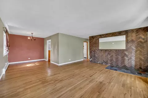 Living - 36 S Highview Ave, Addison, IL 60101 photo 2 of 5