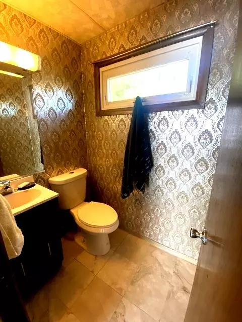 Bath - 2428 S 17th Ave, Broadview, IL 60155 photo 1 of 2