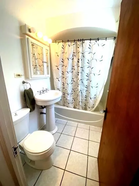 Bath - 2428 S 17th Ave, Broadview, IL 60155 photo 2 of 2