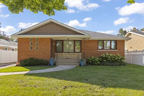 1944 Stratford Ave, Westchester, IL 60154