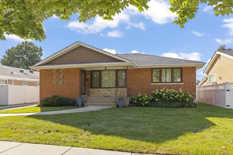 1944 Stratford Ave, Westchester, IL 60154