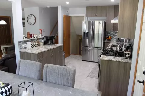 Kitchen - 4253 W Devon Ave, Chicago, IL 60646 photo 4 of 4