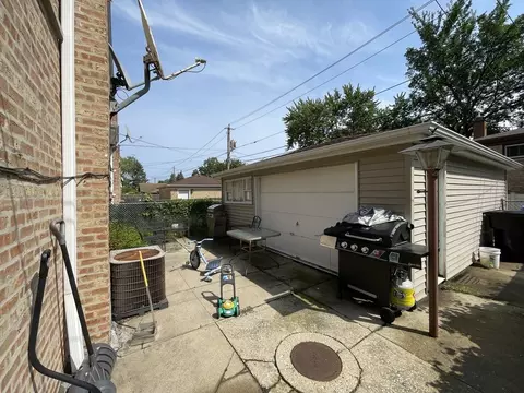 Exterior - 4253 W Devon Ave, Chicago, IL 60646 photo 4 of 4