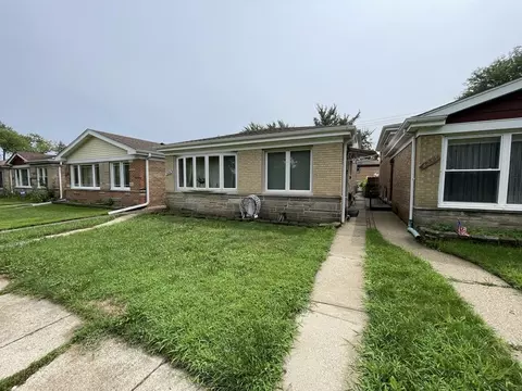 Exterior - 4253 W Devon Ave, Chicago, IL 60646 photo 2 of 4