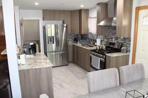 Kitchen - 4253 W Devon Ave, Chicago, IL 60646 photo 3 of 4