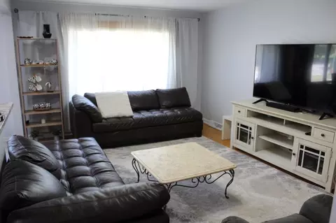 Living - 4253 W Devon Ave, Chicago, IL 60646 photo 2 of 4