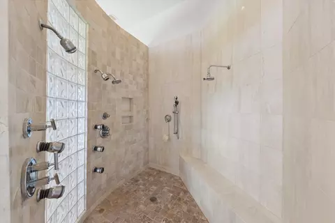 Bath - 25860 Prairie Hill Ln, Plainfield, IL 60585 photo 3 of 7