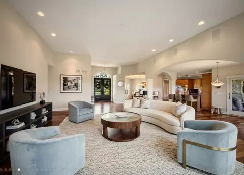 Living - 25860 Prairie Hill Ln, Plainfield, IL 60585 photo 3 of 6