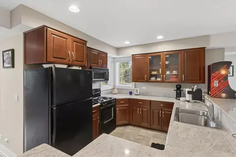 Kitchen - 25860 Prairie Hill Ln, Plainfield, IL 60585 photo 5 of 7