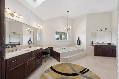 Bath - 25860 Prairie Hill Ln, Plainfield, IL 60585 photo 1 of 7