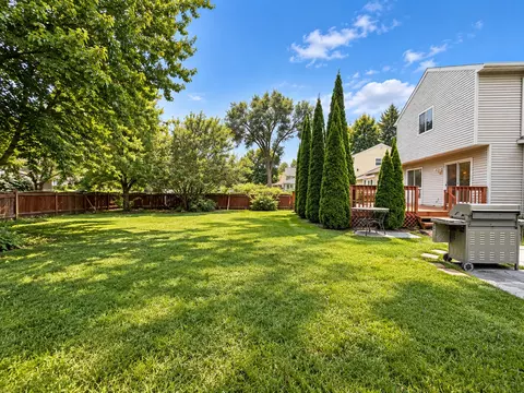Exterior - 1401 Knoll Dr, Naperville, IL 60565 photo 7 of 10