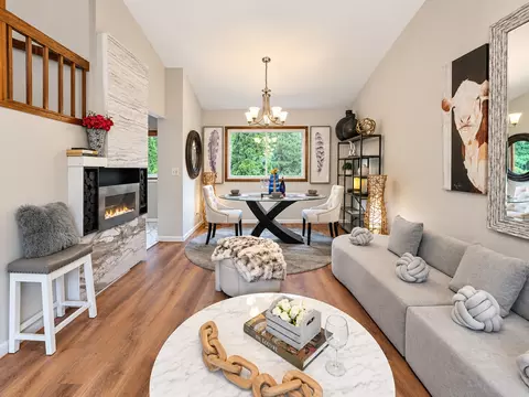 Living - 1401 Knoll Dr, Naperville, IL 60565 photo 4 of 7