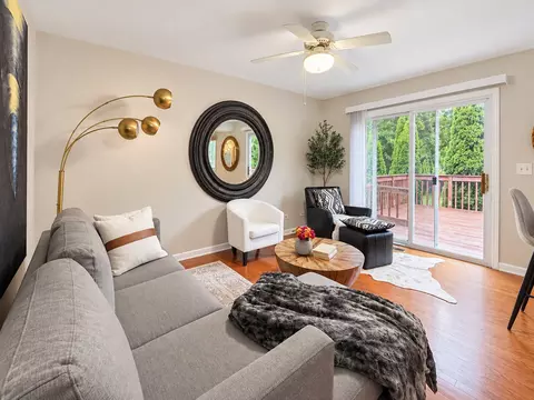 Living - 1401 Knoll Dr, Naperville, IL 60565 photo 6 of 7