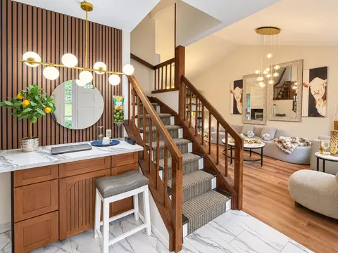 Entry Way - 1401 Knoll Dr, Naperville, IL 60565 photo 4 of 4