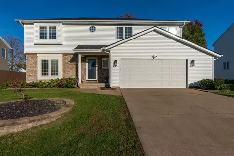 2615 Crystal Creek Dr, Davenport, IA 52804