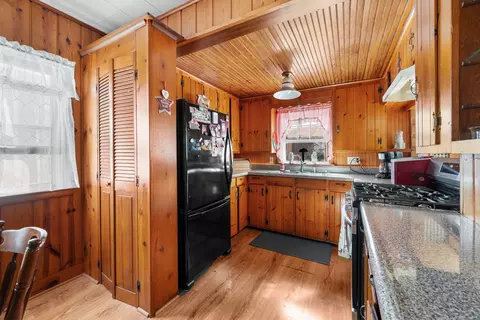 Kitchen - 504 19th Ave, Moline, IL 61265 photo 3 of 3