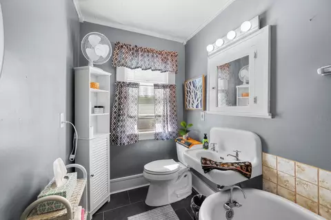Bath - 504 19th Ave, Moline, IL 61265 photo 1 of 1