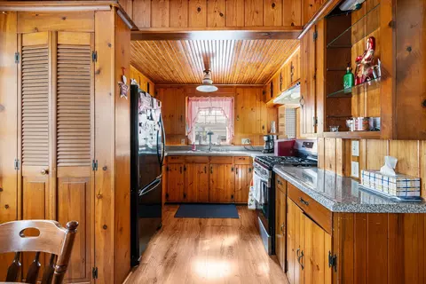 Kitchen - 504 19th Ave, Moline, IL 61265 photo 1 of 3