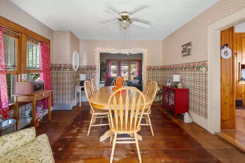 Dining - 504 19th Ave, Moline, IL 61265 photo 4 of 5