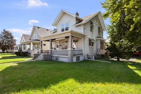 Exterior - 504 19th Ave, Moline, IL 61265 photo 2 of 10