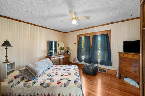 Bedroom - 504 19th Ave, Moline, IL 61265 photo 1 of 5