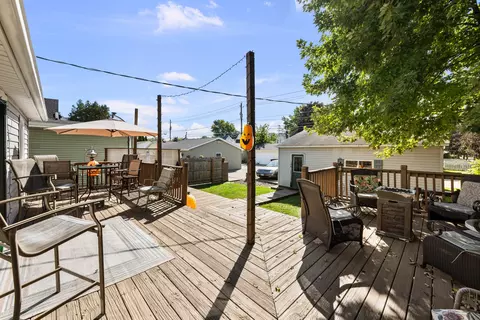 Exterior - 504 19th Ave, Moline, IL 61265 photo 5 of 10