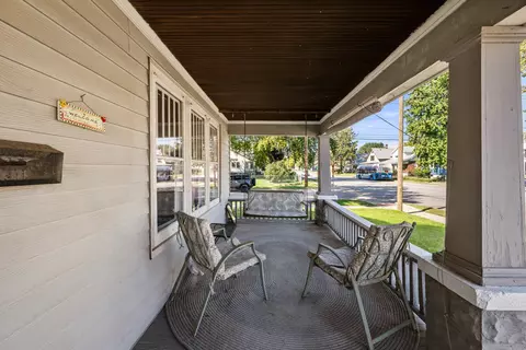 Exterior - 504 19th Ave, Moline, IL 61265 photo 3 of 10