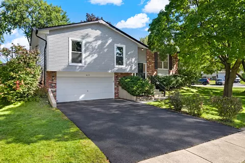 8119 Eastwood Ln, Woodridge, IL 60517