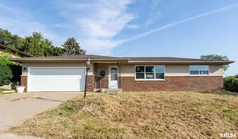 1322 Northlawn Rd, Davenport, IA 52804