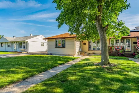 8801 S Kilbourn Ave, Hometown, IL 60456