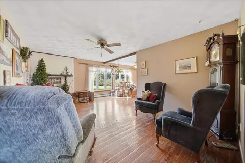 Living - 1401 E 28th St, Sterling, IL 61081 photo 1 of 1