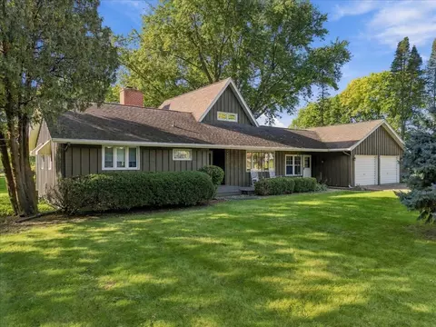 Exterior - 1401 E 28th St, Sterling, IL 61081 photo 2 of 6