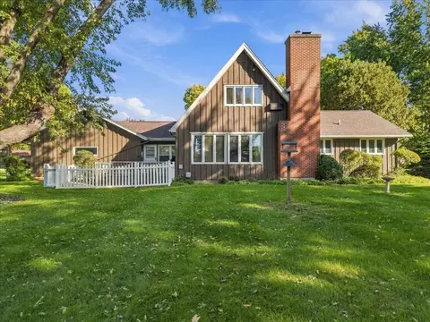 Exterior - 1401 E 28th St, Sterling, IL 61081 photo 1 of 6