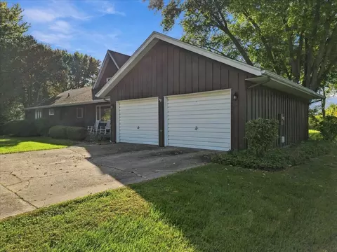 Exterior - 1401 E 28th St, Sterling, IL 61081 photo 6 of 6