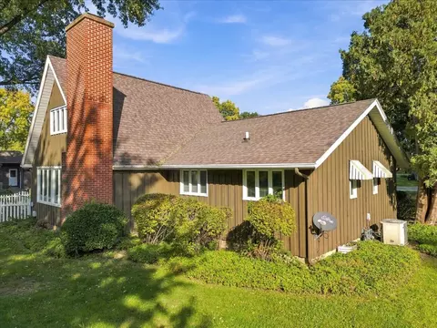 Exterior - 1401 E 28th St, Sterling, IL 61081 photo 4 of 6