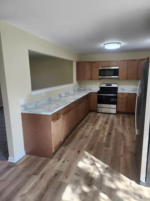 Kitchen - 21309 Robin Rd, Harvard, IL 60033 photo 3 of 3