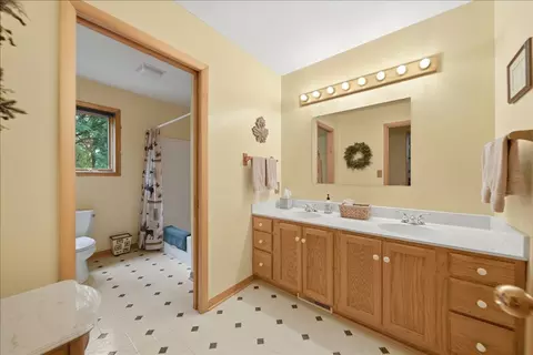Bath - 804 Timber Trail Dr, Dixon, IL 61021 photo 3 of 4