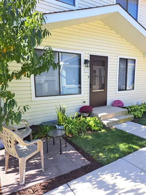 2 S759 Winchester Cir #2, Warrenville, IL 60555