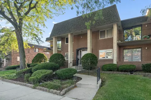 10406 S Pulaski Rd #201, Oak Lawn, IL 60453
