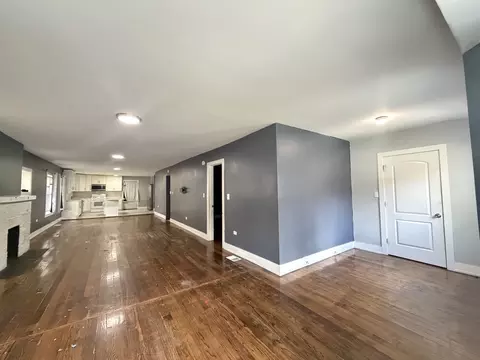 Living - Undisclosed, Chicago, IL 60649 photo 1 of 6