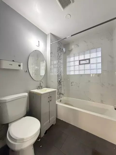 Bath - Undisclosed, Chicago, IL 60649 photo 1 of 3