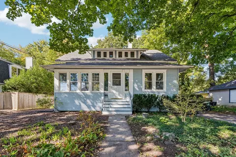 217 Prairie Ave, Libertyville, IL 60048