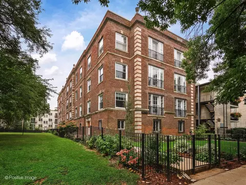 1117 W Lunt Ave #1B, Chicago, IL 60626