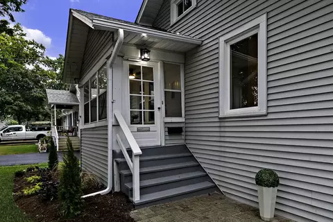 143 E Division St, Villa Park, IL 60181