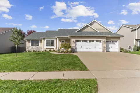 6612 Dorothys Dr, Bettendorf, IA 52722