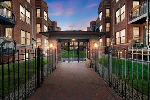 2705 N Mildred Ave #3A, Chicago, IL 60614